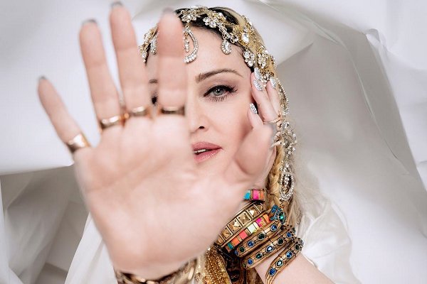 Madonna alerta sobre el uso de armas de fuego en el videoclip de “God Control”