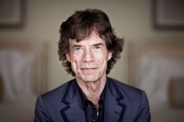 Mick Jagger salta y baila a un mes de su operación