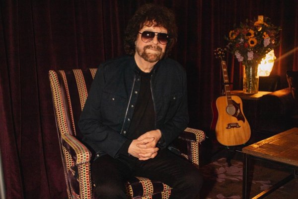 Jeff Lynne’s ELO anuncia nuevo álbum, “From Out of Nowhere”, y comparte el primer single