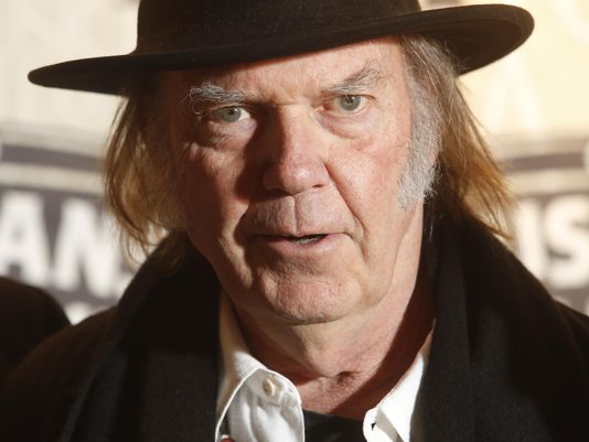 Neil Young estrenó el tráiler del documental “Mountaintop”