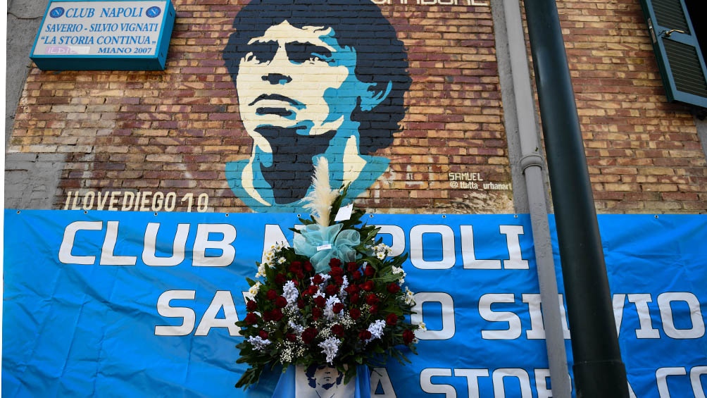 Una parte de la leyenda de Maradona está en ese sótano de un edificio normal y corriente de Secondigliano.