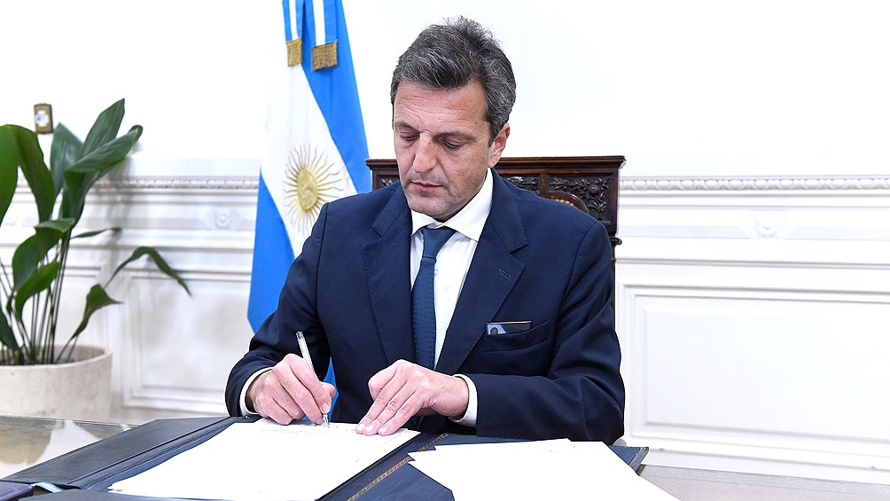 El titular de la Cámara de Diputados, Sergio Massa, envió una nota a la presidenta del Senado Cristina Fernández de Kirchner para notificarle formalmente por escrito sobre la aprobación del proyecto.