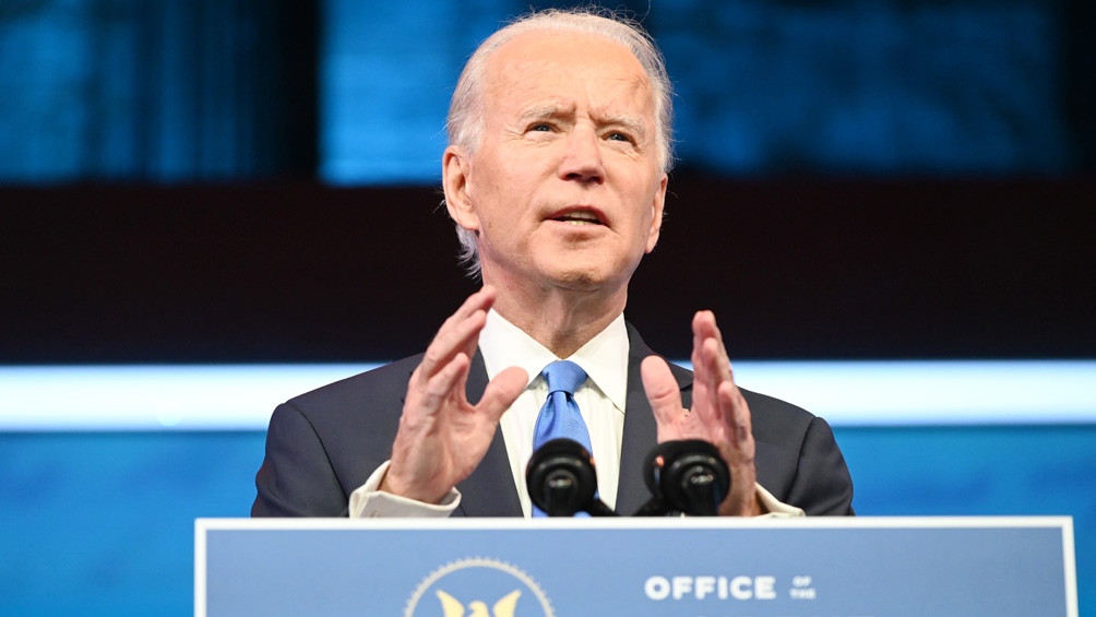 Joe Biden advirtió sobre "consecuencias devastadoras" para millones de ciudadanos si el mandatario saliente no firma el enorme paquete de estímulo económico aprobado por el Congreso.