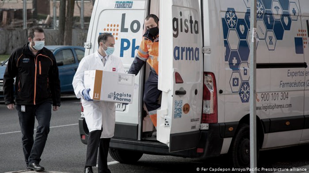 España, con más de 50.000 muertos desde el inicio de la pandemia, recibió las primeras dosis el sábado 26 de diciembre.