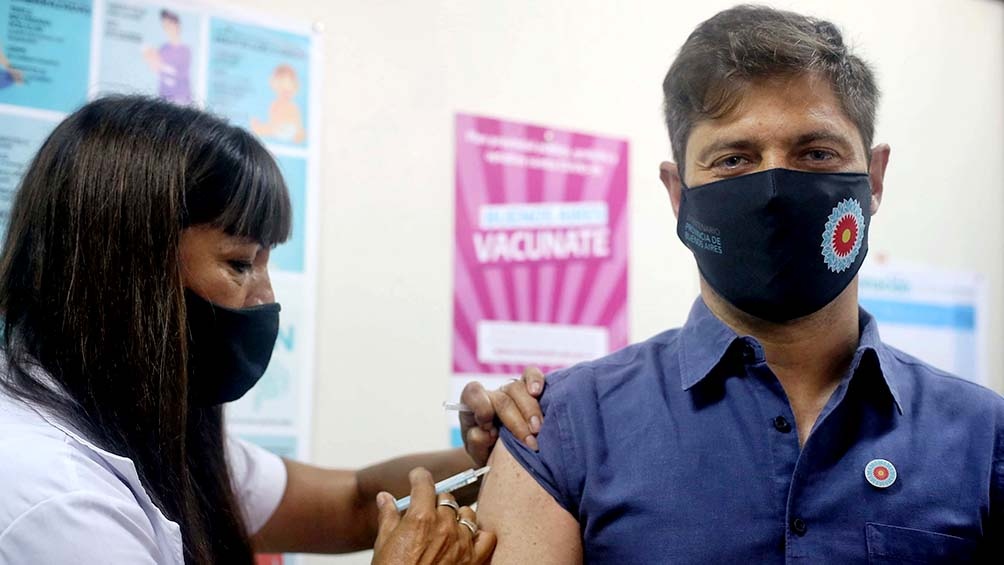 El Gobernador dio por iniciada la campaña de vacunación en el territorio provincial.